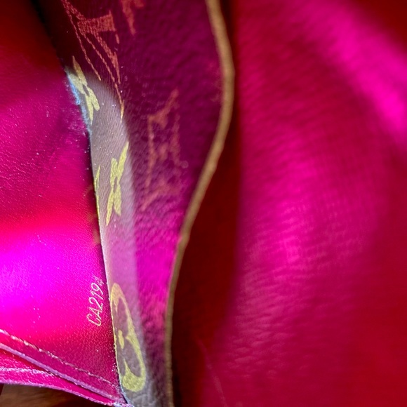 Louis Vuitton Emilie wallet ! - Picture 8 of 8